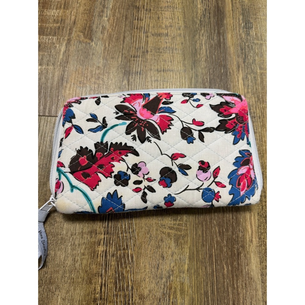 Vera Bradley Riley Compact Wallet Floral Quilted Vineyard RFID Zip Around White